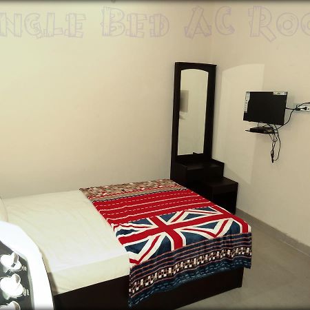 The Royal Hotel Chhatarpur Buitenkant foto