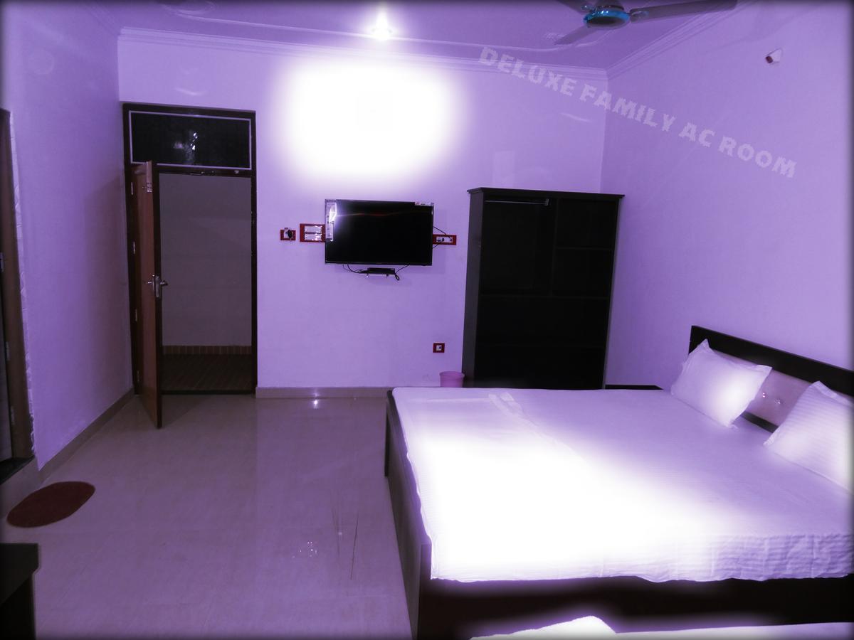 The Royal Hotel Chhatarpur Buitenkant foto