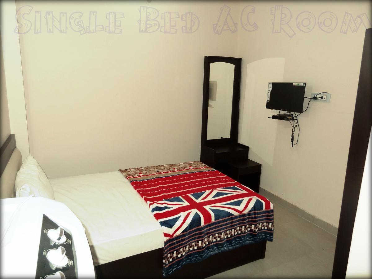 The Royal Hotel Chhatarpur Buitenkant foto