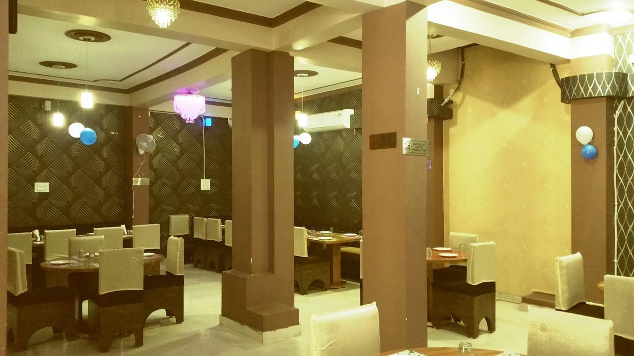 The Royal Hotel Chhatarpur Buitenkant foto