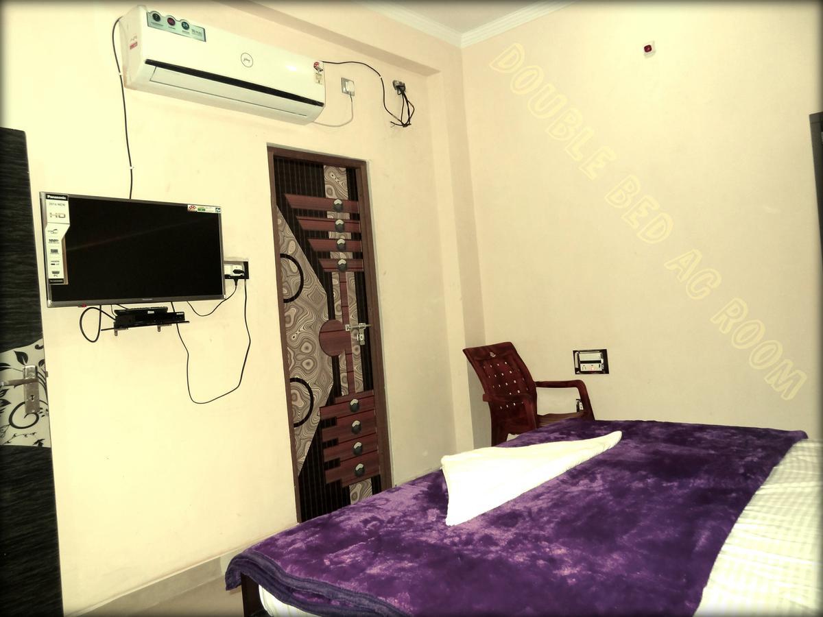 The Royal Hotel Chhatarpur Buitenkant foto