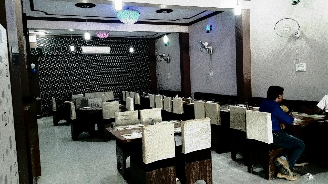 The Royal Hotel Chhatarpur Buitenkant foto